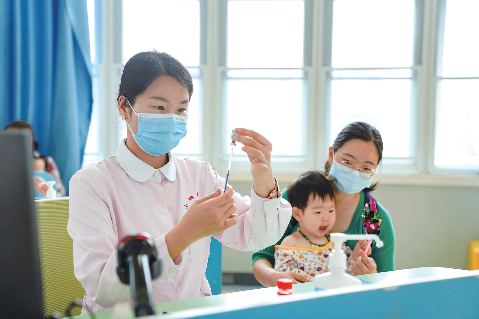市妇幼预防接种门诊平均每年接种近6万剂次疫苗 为儿童健康筑起安全屏障
